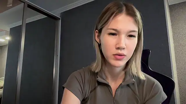 Snapshot of lilXdomiii chatting on 03/30/26, 11:01 lilXdomiii online show from 03/30/26, 11:01