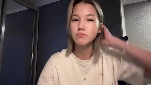 Snapshot of lilXdomiii chatting on 03/24/26, 02:39 lilXdomiii online show from 03/24/26, 02:39
