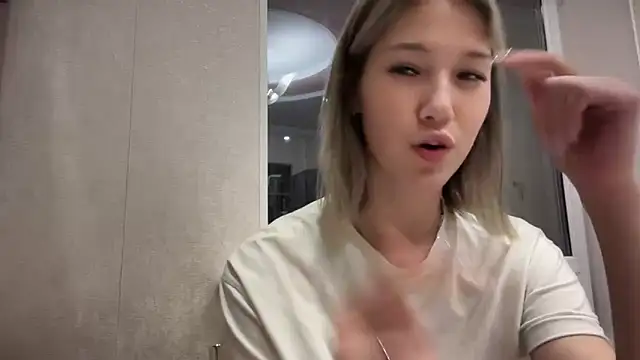 Snapshot of lilXdomiii chatting on 04/12/26, 05:38 lilXdomiii online show from 04/12/26, 05:38