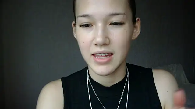 Snapshot of lilXdomiii chatting on 05/30/26, 12:22 lilXdomiii online show from 05/30/26, 12:22