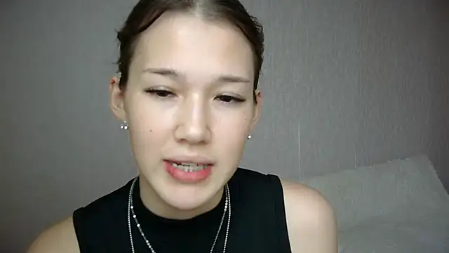 Snapshot of lilXdomiii chatting on 05/27/26, 06:54 lilXdomiii online show from 05/27/26, 06:54