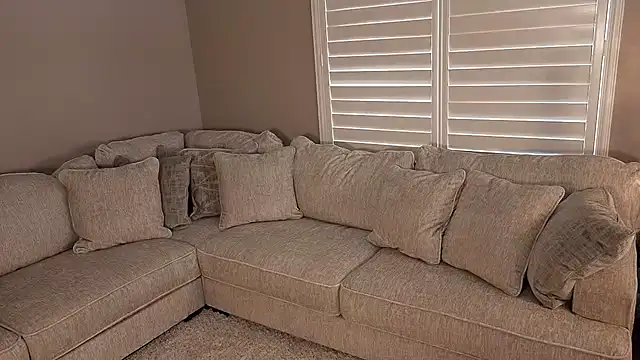 Snapshot of Hot_Wife_Amber chatting on 02/15/26, 07:35 Hot Wife Amber online show from 02/15/26, 07:35