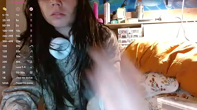 Snapshot of ahungkittykat chatting on 05/26/26, 04:54 ahungkittykat online show from 05/26/26, 04:54