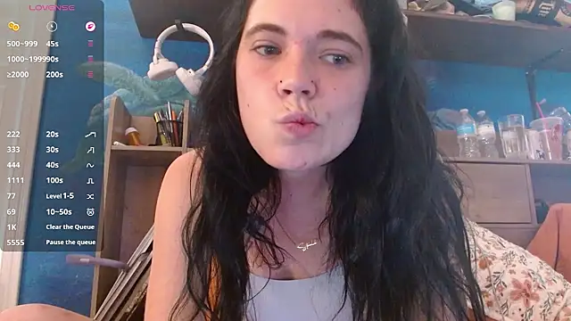 Snapshot of ahungkittykat chatting on 05/15/26, 06:50 ahungkittykat online show from 05/15/26, 06:50