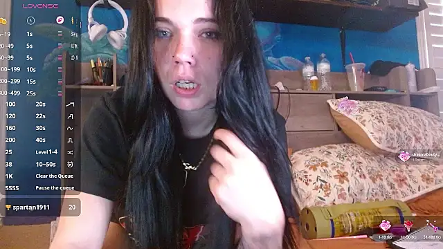 Snapshot of ahungkittykat chatting on 05/08/26, 01:04 ahungkittykat online show from 05/08/26, 01:04