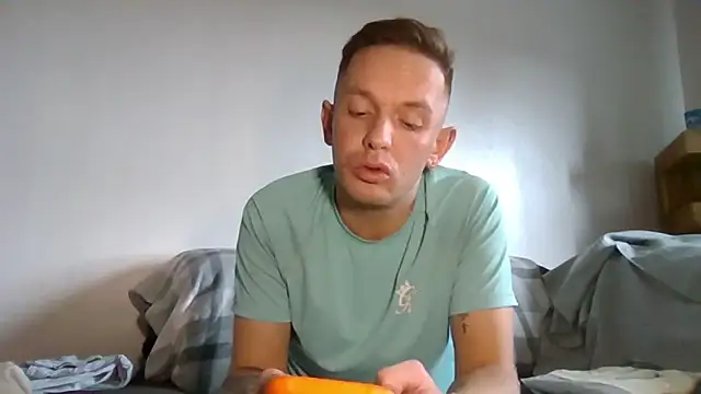 verscub6969 online show from 04/17/26, 04:32