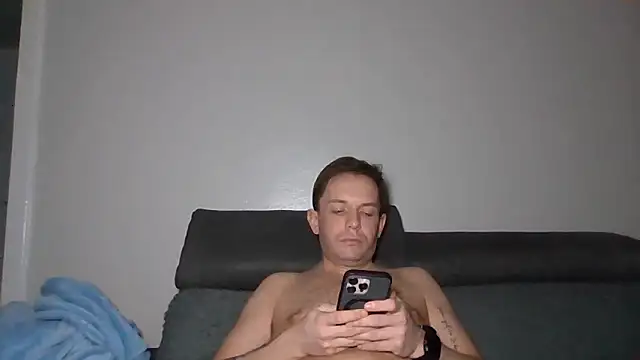 Snapshot of verscub6969 chatting on 02/13/26, 12:43 verscub6969 online show from 02/13/26, 12:43