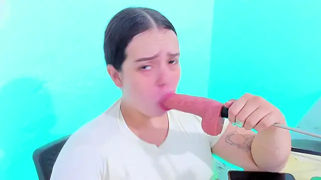 Snapshot of Emely_pregnantt chatting on 02/03/26, 10:37 Emely pregnantt online show from 02/03/26, 10:37