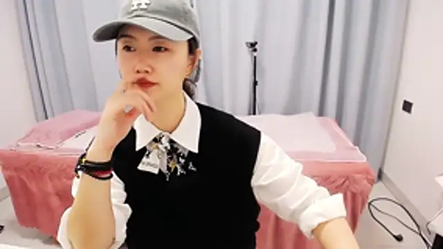 anne2026 online show from 05/26/26, 12:31