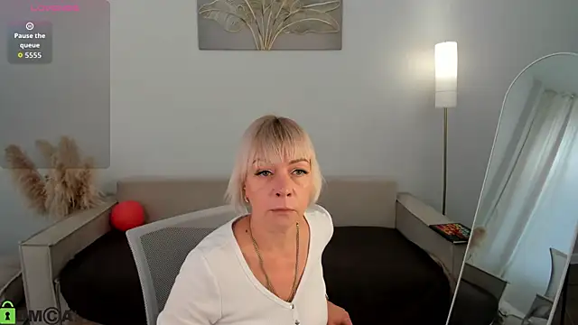 Snapshot of Ann_Annise chatting on 06/13/26, 12:52 Ann Annise online show from 06/13/26, 12:52