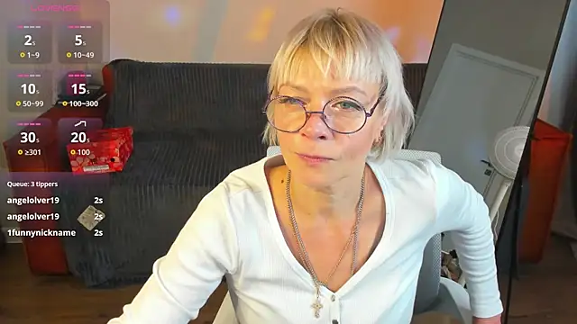 Snapshot of Ann_Annise chatting on 06/08/26, 01:28 Ann Annise online show from 06/08/26, 01:28