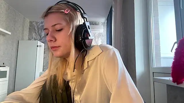 LadyFoxLove online show from 02/11/26, 11:32