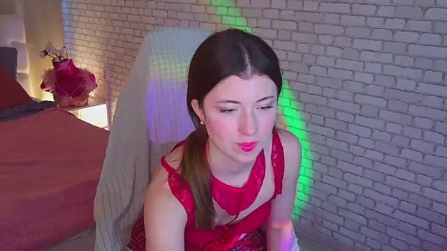 Snapshot of LunarDreamm chatting on 02/05/26, 01:29 LunarDreamm online show from 02/05/26, 01:29