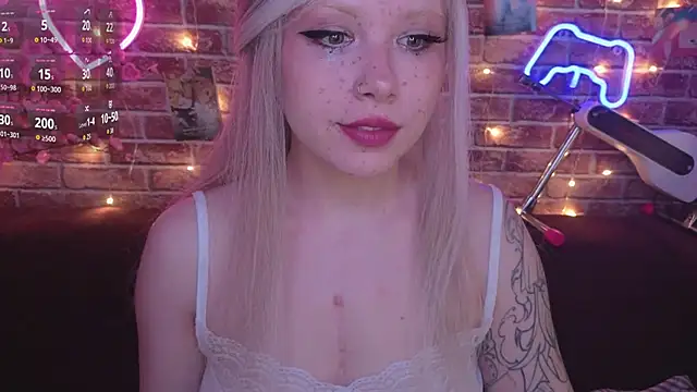 AnnaQuiin online show from 02/23/26, 02:24