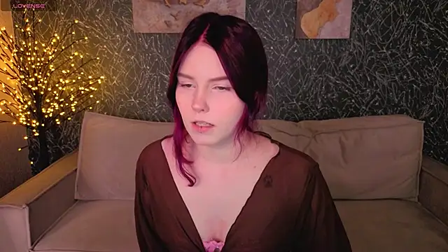 Julia Anis online show from 04/07/26, 01:07