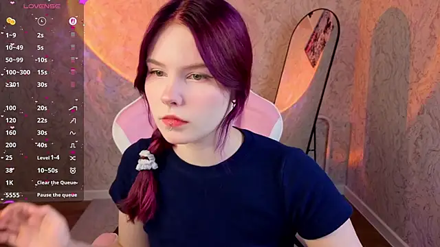 Julia Anis online show from 04/11/26, 01:02