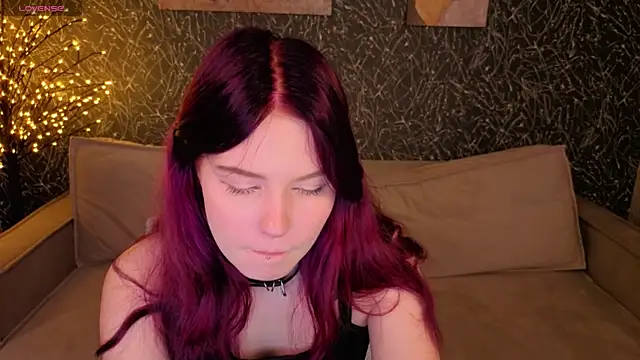 Julia Anis online show from 04/08/26, 01:07