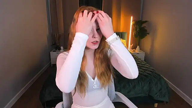 Julia Anis online show from 02/13/26, 01:05