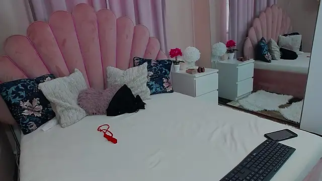Sophie Voss online show from 07/13/26, 06:35