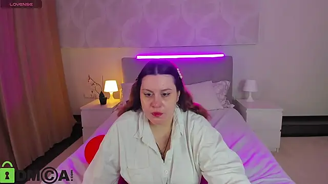 Snapshot of Valery_Grand chatting on 02/15/26, 01:06 Valery Grand online show from 02/15/26, 01:06