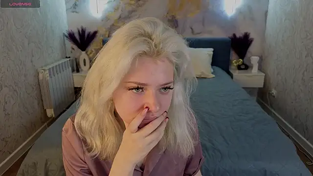 Snapshot of Kate_Krose chatting on 02/17/26, 01:03 Kate Krose online show from 02/17/26, 01:03