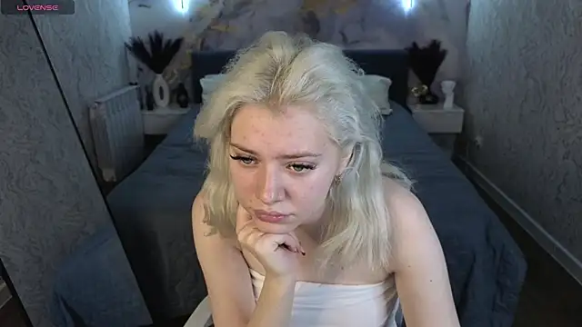 Snapshot of Kate_Krose chatting on 02/18/26, 01:14 Kate Krose online show from 02/18/26, 01:14