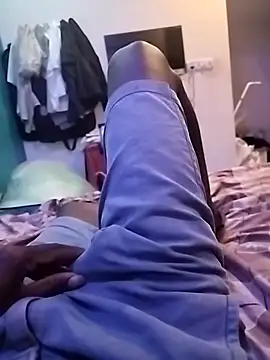 Snapshot of tamilpaiyan989 chatting on 04/05/26, 04:02 tamilpaiyan989 online show from 04/05/26, 04:02