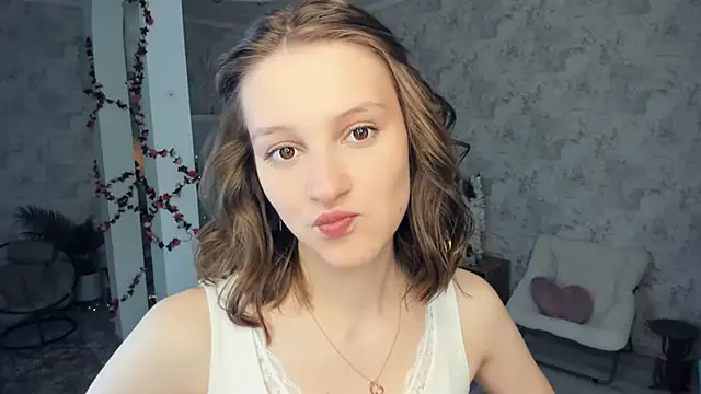 LianneBynon online show from 02/15/26, 08:02