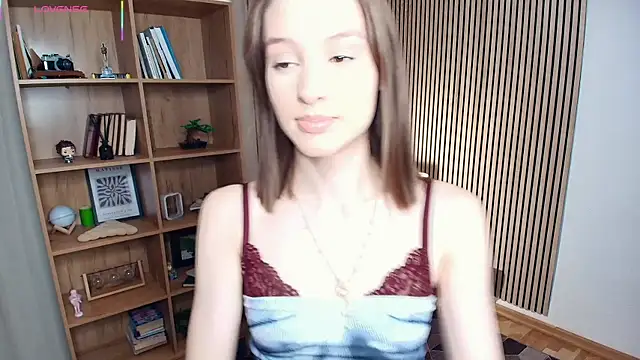 Snapshot of LianneBynon chatting on 07/16/26, 08:44 LianneBynon online show from 07/16/26, 08:44