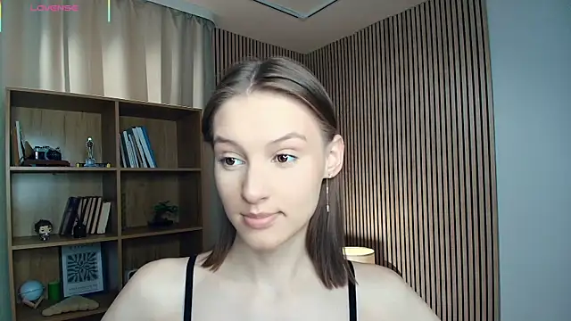 Snapshot of LianneBynon chatting on 07/13/26, 09:52 LianneBynon online show from 07/13/26, 09:52