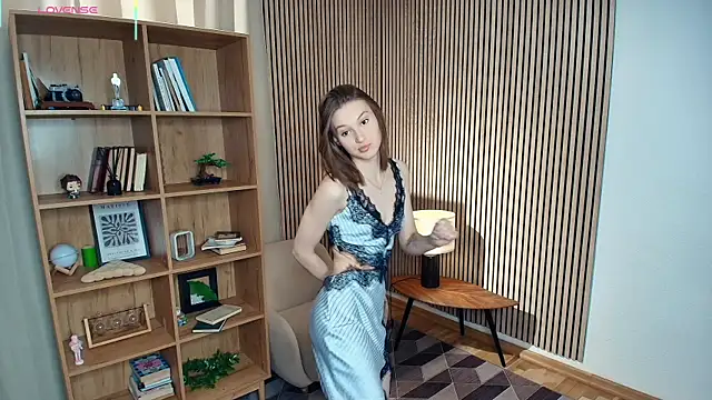 Snapshot of LianneBynon chatting on 07/17/26, 08:33 LianneBynon online show from 07/17/26, 08:33