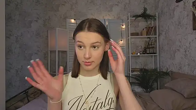 Snapshot of LianneBynon chatting on 07/06/26, 08:32 LianneBynon online show from 07/06/26, 08:32