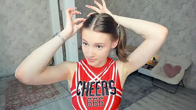 LianneBynon online show from 05/04/26, 08:28