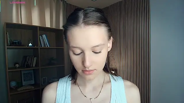 Snapshot of LianneBynon chatting on 07/19/26, 08:34 LianneBynon online show from 07/19/26, 08:34