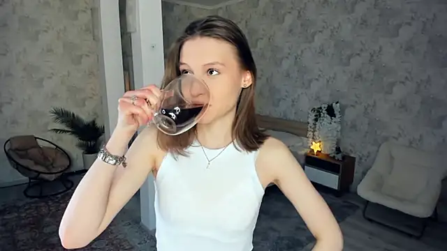 LianneBynon online show from 03/22/26, 09:33