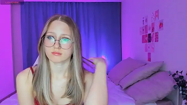 Snapshot of Vega_Taylor chatting on 02/26/26, 03:28 Vega Taylor online show from 02/26/26, 03:28