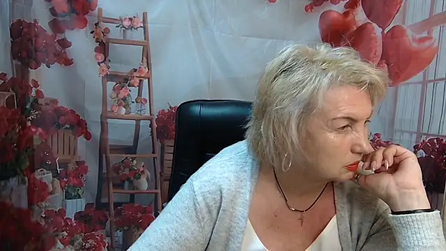 Snapshot of RenataDaster chatting on 05/19/26, 04:58 RenataDaster online show from 05/19/26, 04:58