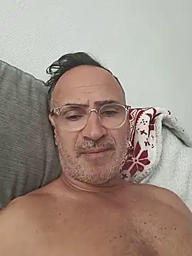 Snapshot of bobo672 chatting on 05/19/26, 06:20 bobo672 online show from 05/19/26, 06:20