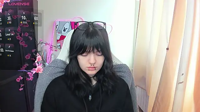 Snapshot of Emma_Darkkk chatting on 02/25/26, 04:12 Emma Darkkk online show from 02/25/26, 04:12