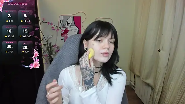 Snapshot of Emma_Darkkk chatting on 02/13/26, 01:27 Emma Darkkk online show from 02/13/26, 01:27