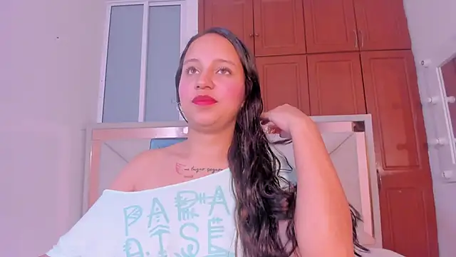 Snapshot of AmberQueen1 chatting on 02/28/26, 11:43 AmberQueen1 online show from 02/28/26, 11:43