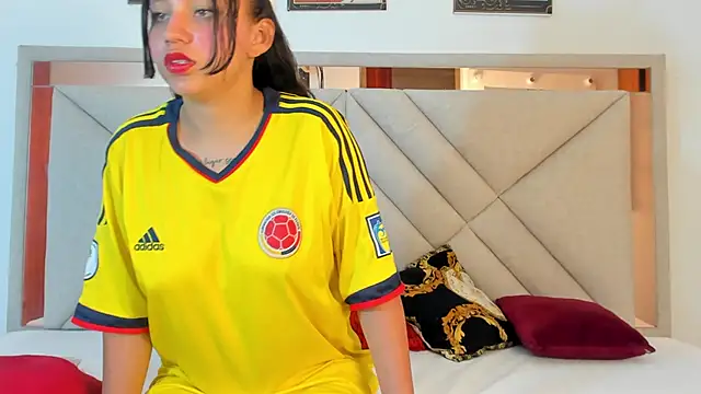 Snapshot of AmberQueen1 chatting on 02/17/26, 12:02 AmberQueen1 online show from 02/17/26, 12:02