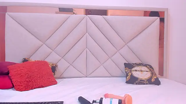 Snapshot of AmberQueen1 chatting on 02/21/26, 12:07 AmberQueen1 online show from 02/21/26, 12:07