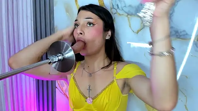 Snapshot of mlucreciasucker303av chatting on 02/02/26, 07:24 mlucreciasucker303av online show from 02/02/26, 07:24