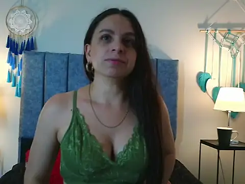 Snapshot of NatalyGuzman26 chatting on 02/14/26, 12:44 NatalyGuzman26 online show from 02/14/26, 12:44