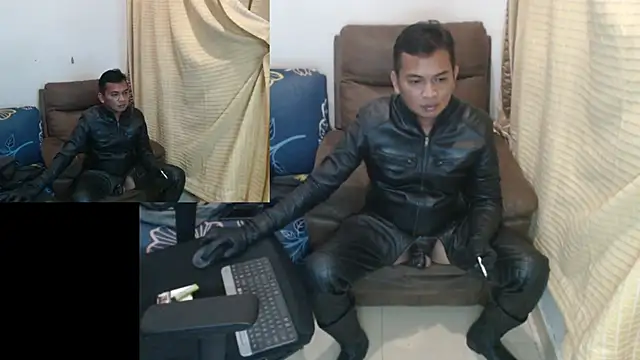Snapshot of Leatherbdsm81 chatting on 06/08/26, 03:34 Leatherbdsm81 online show from 06/08/26, 03:34
