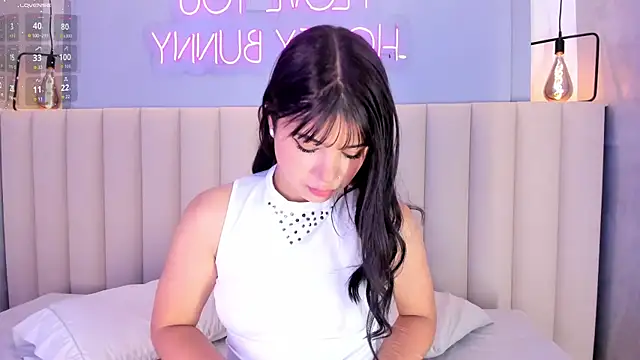 Snapshot of cherry_monroe chatting on 02/06/26, 10:33 cherry monroe online show from 02/06/26, 10:33