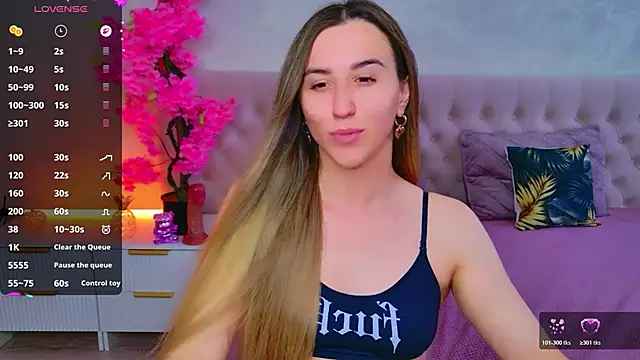 Snapshot of JasminUqueen chatting on 06/11/26, 02:53 JasminUqueen online show from 06/11/26, 02:53
