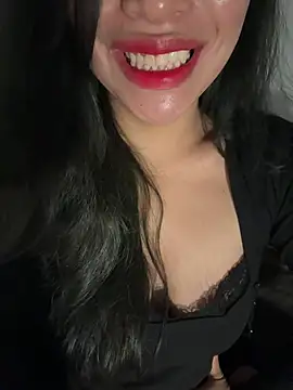 QuynhAnh 2k1 online show from 02/19/26, 09:45