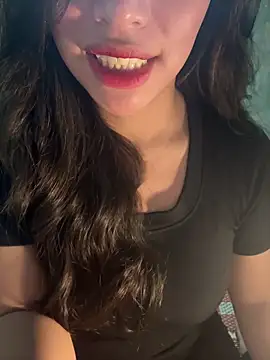 QuynhAnh 2k1 online show from 02/05/26, 09:49